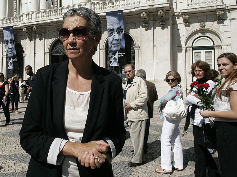 Violante Saramago, daughter of Portuguese Nobel literature laureate Jose Saramago, attends his wake at Lisbon City Hall