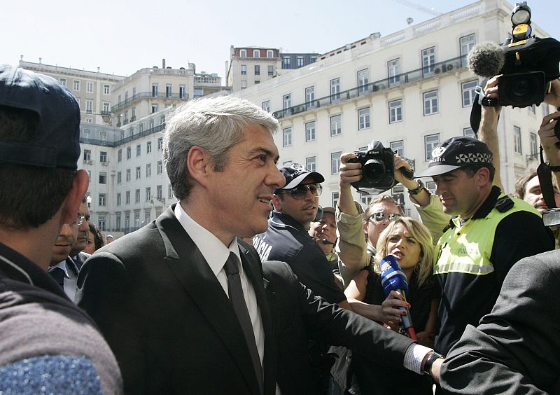 Portuguese PM Socrates arrives for wake of Portuguese Nobel literature laureate Saramago  at Lisbon City Hall