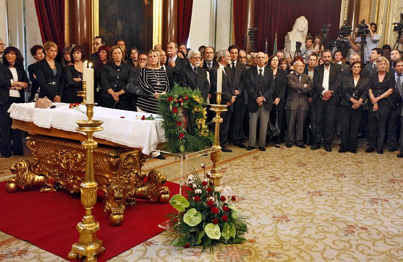 INTELECTUALES Y POLÍTICOS DE PORTUGAL Y ESPAÑA DESPIDEN A SARAMAGO