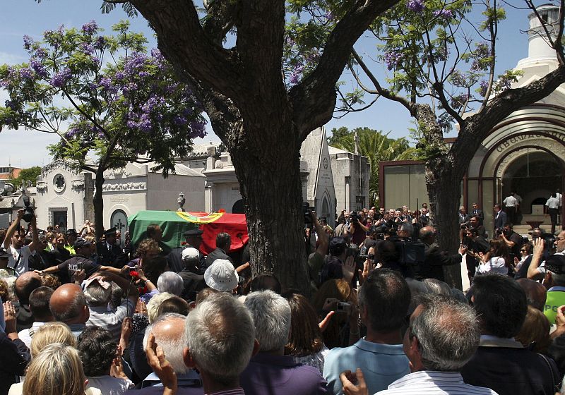 INTELECTUALES Y POLÍTICOS DE PORTUGAL Y ESPAÑA DESPIDEN A SARAMAGO