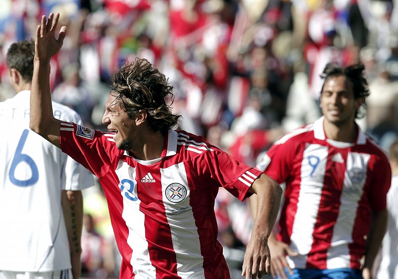 Enrique Vera celebra el gol.