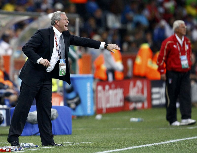 New Zealand's head coach Herbert instructs his players during their 2010 World Cup Group F soccer match against Italy in Nelspruit