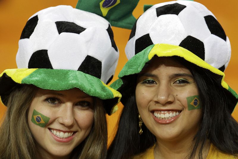 Fans wait for the start of the 2010 World Cup Group G soccer match between Brazil and Ivory Coast at Soccer City stadium in Johannesburg