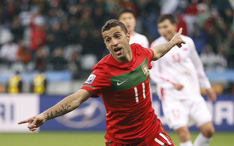 Simao celebra el segundo gol del partido.