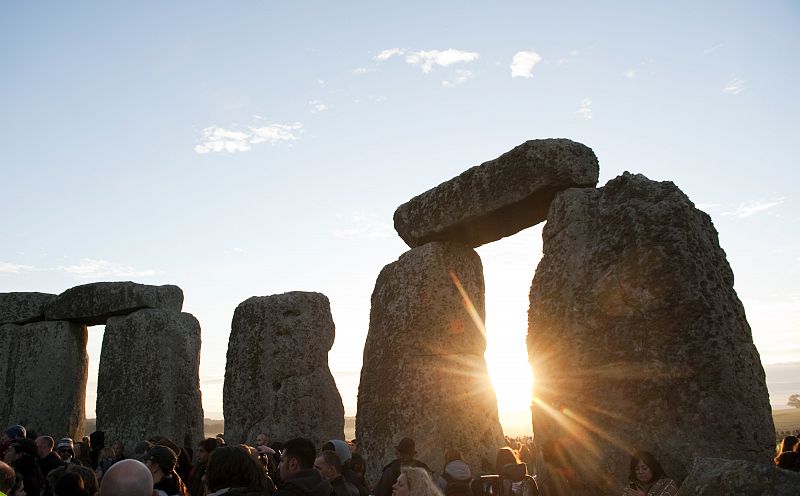 Celebración de la llegada del verano en el monumento de Stonehenge