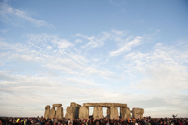 Vista de Stonehenge el día más largo del año que coincide con la llegada del verano