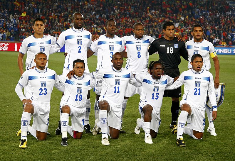 Equipo inicial de la seleccion de Honduras en el partido ante España