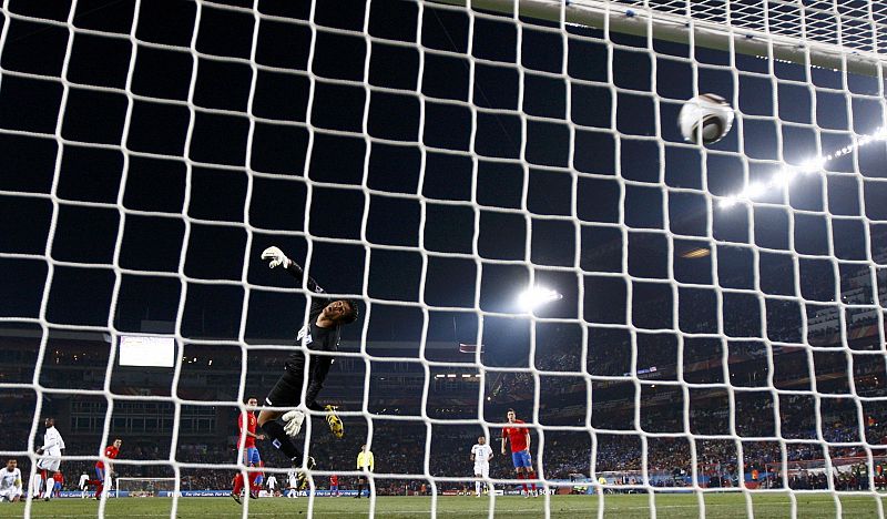 Golazo de Villa que supone el segundo para España