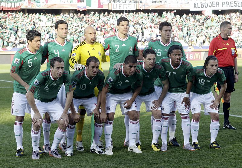 Alineación titular de la selección mexicana que se enfrenta a la de Uruguay en el Grupo A del Mundial 2010