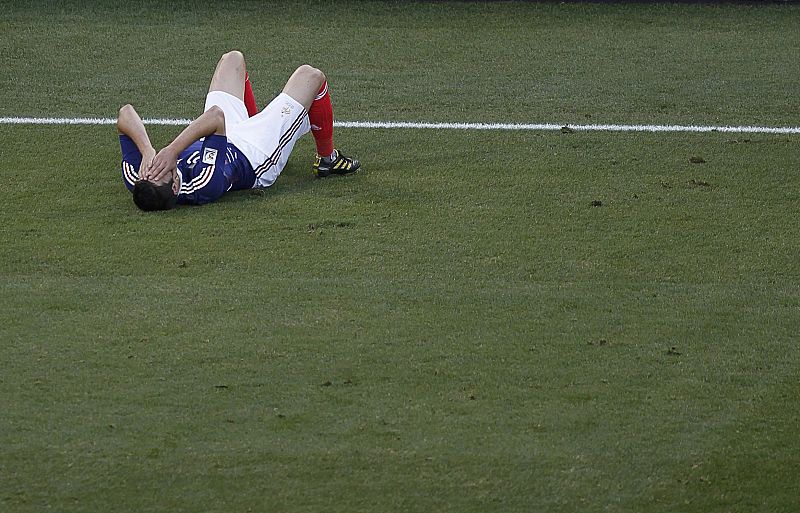 El francés Gignac se lamenta del segundo gol encajado ante Sudáfrica en el partido del Grupo A del Mundial 2010