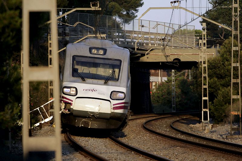 AL MENOS 12 MUERTOS TRAS SER ARROLLADOS POR UN TREN EN CASTEDEFELLS PLAYA