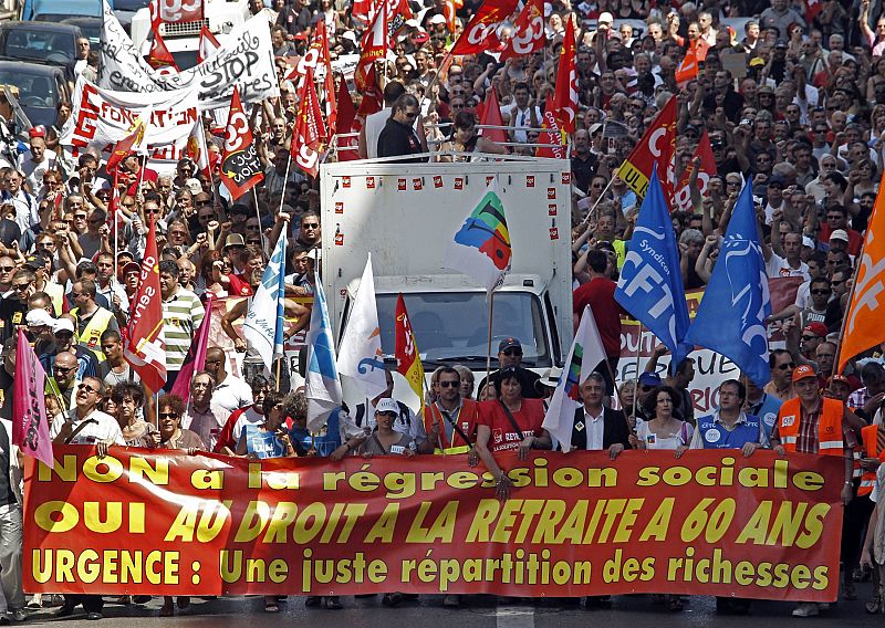 Manifestación de trabajadores del sector público y privado en Marsella
