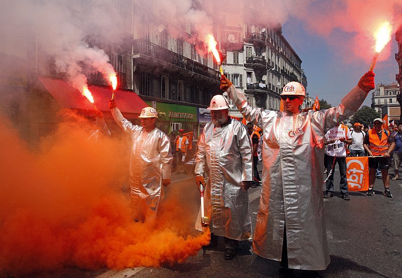 Trabajadores de Arcelor Mittal se manifiestan en Marsella contra las propuestas del Gobierno de Sarkozy