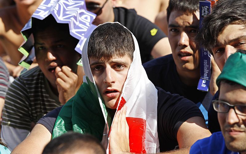 Los aficionados intalianos no podían creerse que toda una campeona del mundo haya cáido en la primera fase.