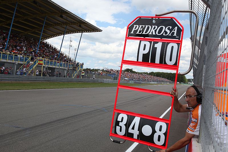 Así es la pizarra del piloto español de Repsol Honda Dani Pedrosa.