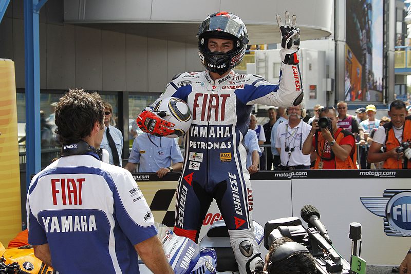 Balón en mano, Jorge Lorenzo ha celebrado su cuarta victoria en lo que va de Mundial.