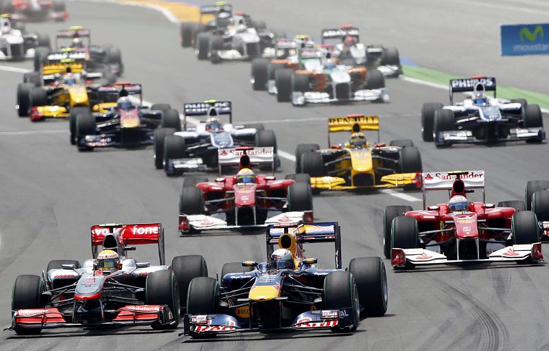 Salida de la carrera, con Vettel en cabeza.