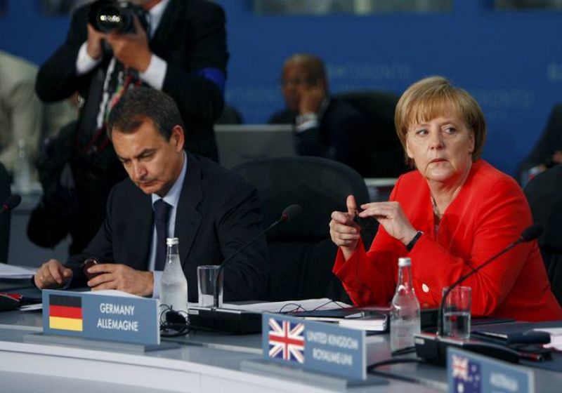 Zapatero y Merkel comparten mesa en el G-20 después de los rumores sobre la fragilidad económica de España que en las últimas semanas han surgido desde Alemania.