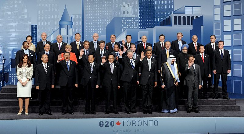 Los líderes de los países del G20 posan para la foto de familia de la cumbre del G20, en Toronto, Canadá