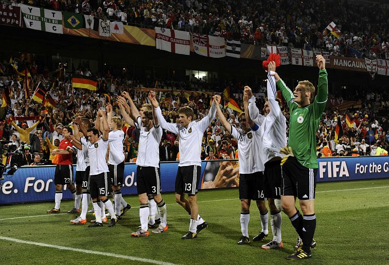 La selección alemana celebra la victoria sobre Inglaterra y su pase a cuartos.