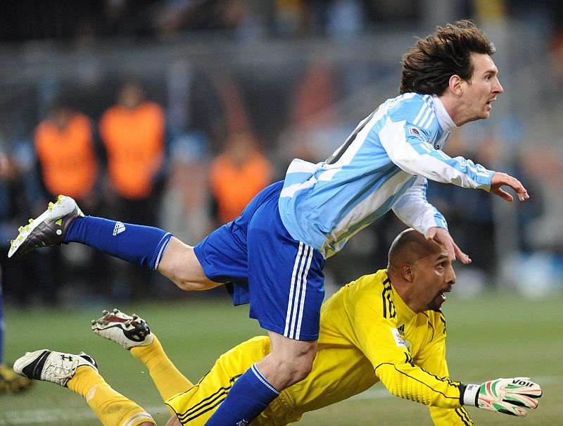 Messi volvió a estar muy activo todo el partido y trajo como loca a la defensa de los de Aguirre.