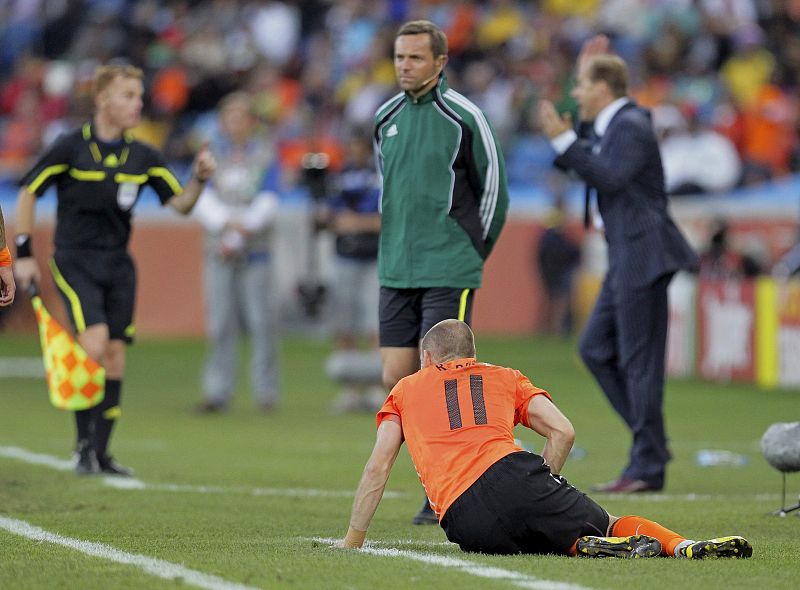 Robben se marchó en la segunda parte. Van Marwijk no quiso forzarlo después de salir de una lesión