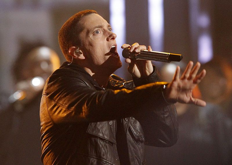 El rapero Eminem interpretó "Not Afraid" en la ceremonia de los BET Awards