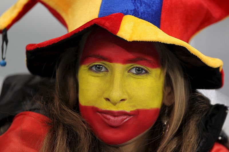 Muchos seguidores de la "roja" se hanpintado la bandera Española para apoyar a los nuestros en el partido ante Portugal.