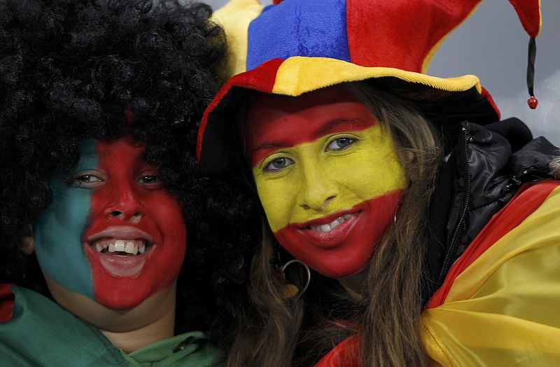 Buen ambiente en el Green Point Stadium entre los seguidores de las dos selecciones ibéricas.