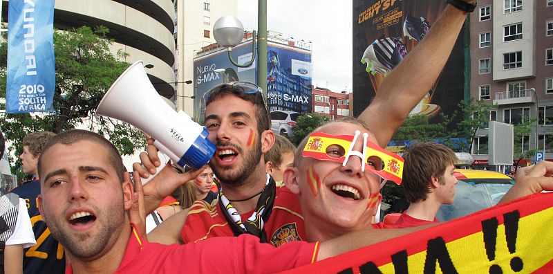 La alegría y la esperanza que inspira el España - Portugal ha borrado la huelga de metro de la mente de muchos madrileños.