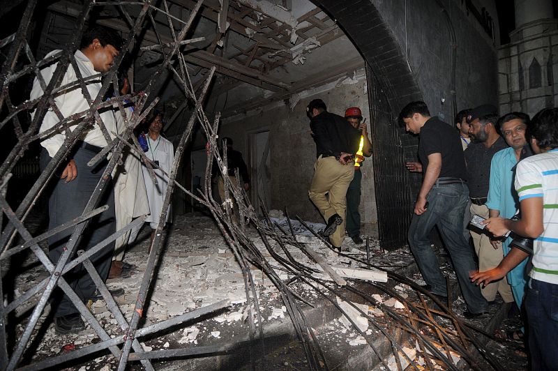 Así ha quedado el interior del edificio donde han estallado dos bombas