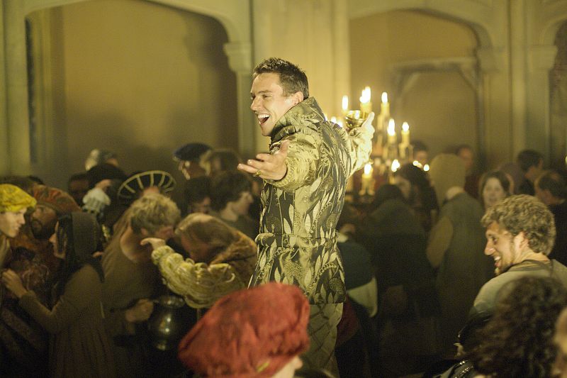 Rey Enrique VIII es un joven monarca que lleva con poder y orgullo su reino