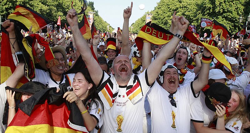 Berlín, una fiesta tras la goleada de Alemania a Argentina