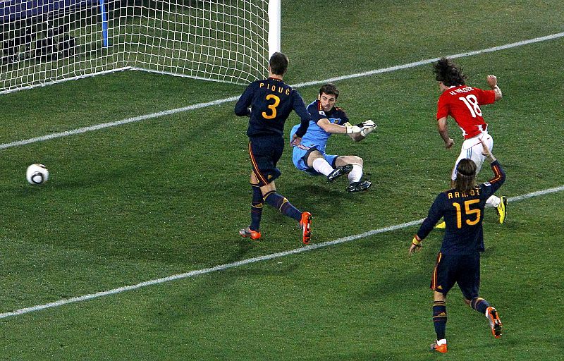 Otra perspectiva del gol paraguayo que no ha subido al marcador por fuera de juego