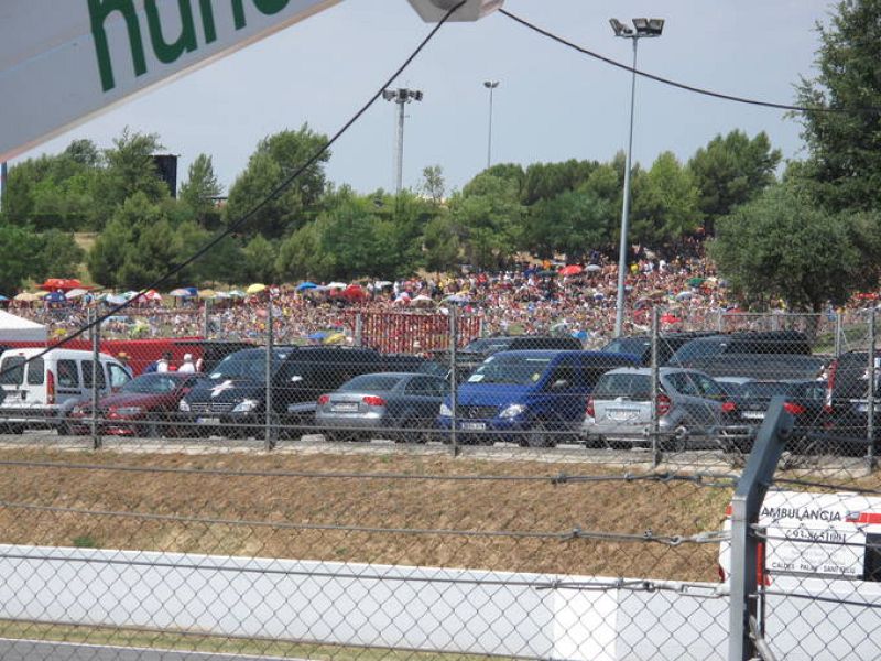  El calor no evita que los moteros sean fieles a la cita catalana con el Mundial.