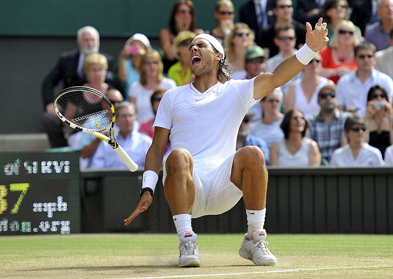 Cuando llegó el punto definitivo, Nadal se fue al suelo