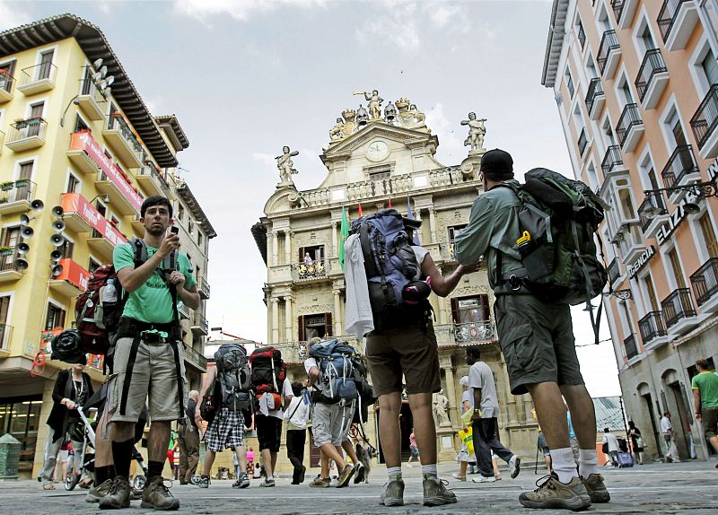 TURISTAS LLEGAN A PAMPLONA