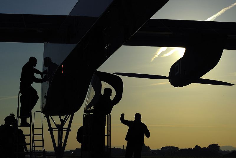 El avión "Solar Impulse", propulsado exclusivamente por energía solar y con el que su promotor, Bertrand Piccard, planea dar la vuelta al mundo en 2012, ha despegado hoy con el objetivo de completar su primer vuelo nocturno. mpt at Payerne airport