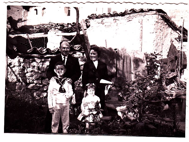 Duran I Lleida con su familia el día de su primera comunión