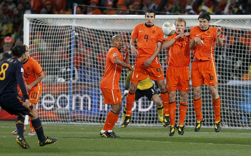 Lanzamiento a puerta de Xavi