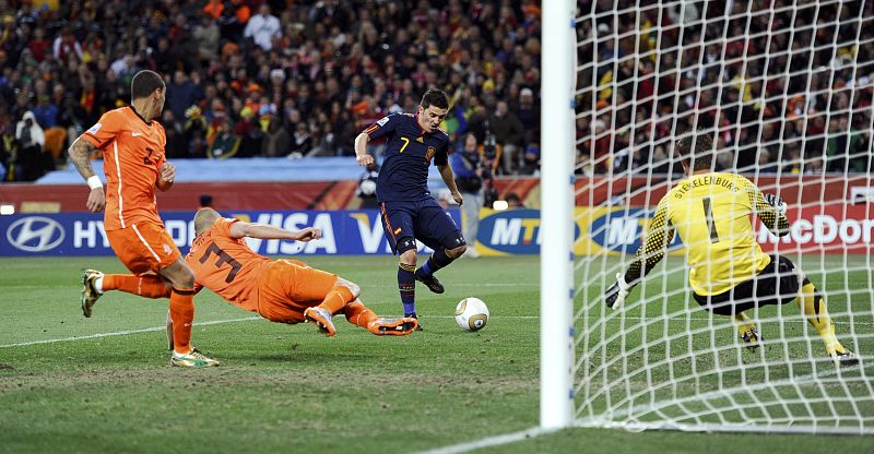 Villa frente a la portería contraria