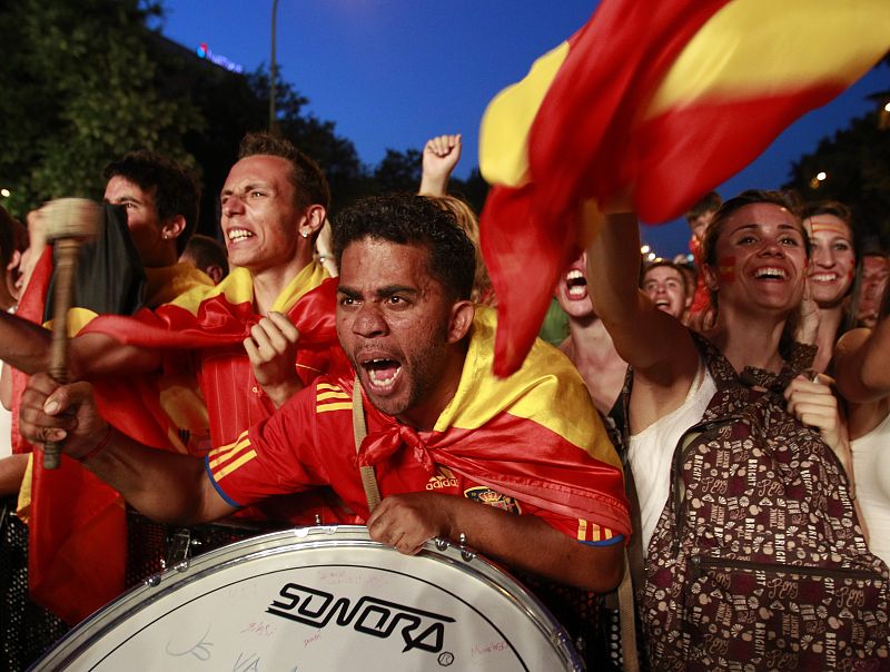 Spain's soccer fans react as they watch a public screening of the World Cup 2010 final soccer match in downtown Madrid