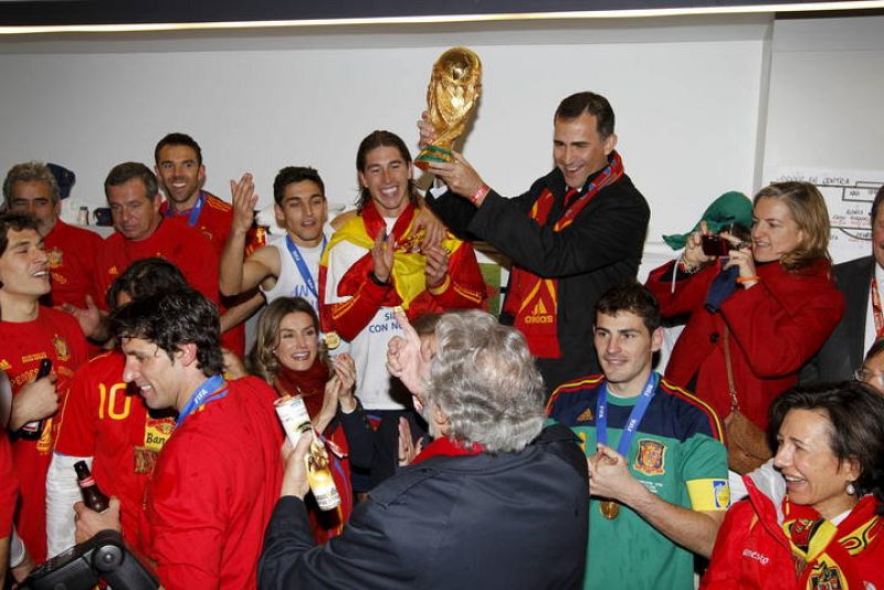 REINA Y PRÍNCIPES VISITA JUGADORES