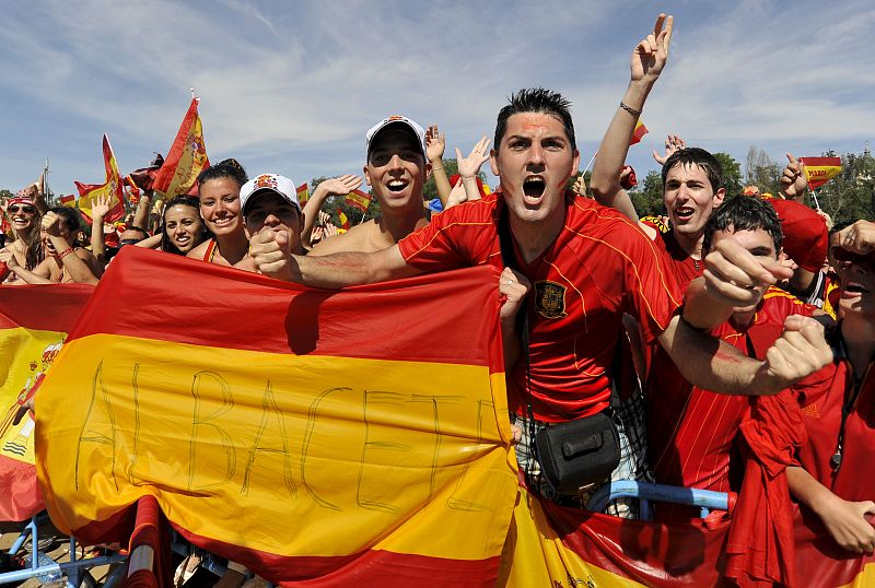 AMBIENTE ANTES DE LA LLEGADA DE LA SELECCION ESPAÑOLA DE FUTBOL A PUENTE DEL REY