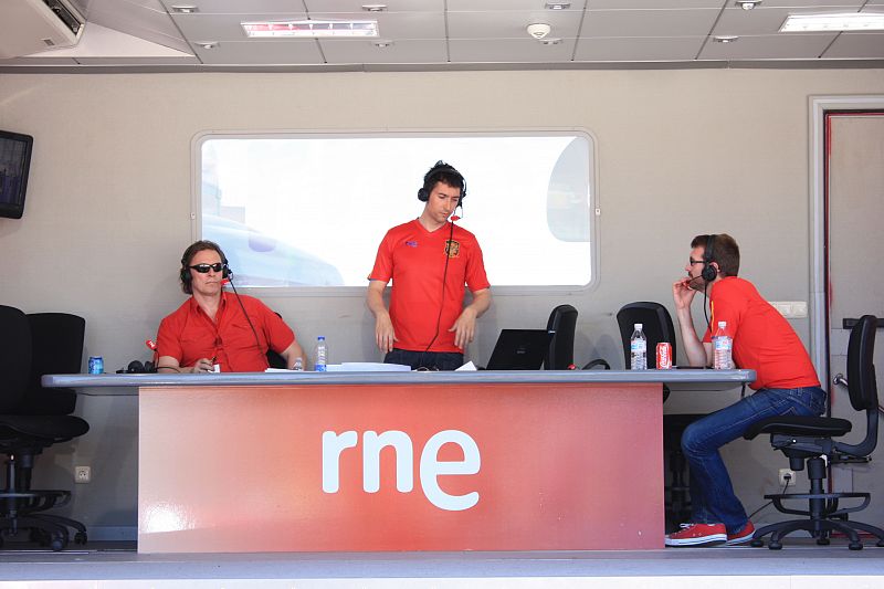 Tom Kallene, Toni Garrido y Marc Sala, en el estudio móvil.