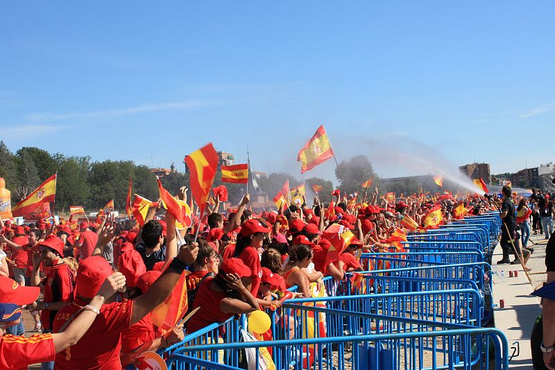 La euforia por el triunfo de La Roja pudo con el calor.