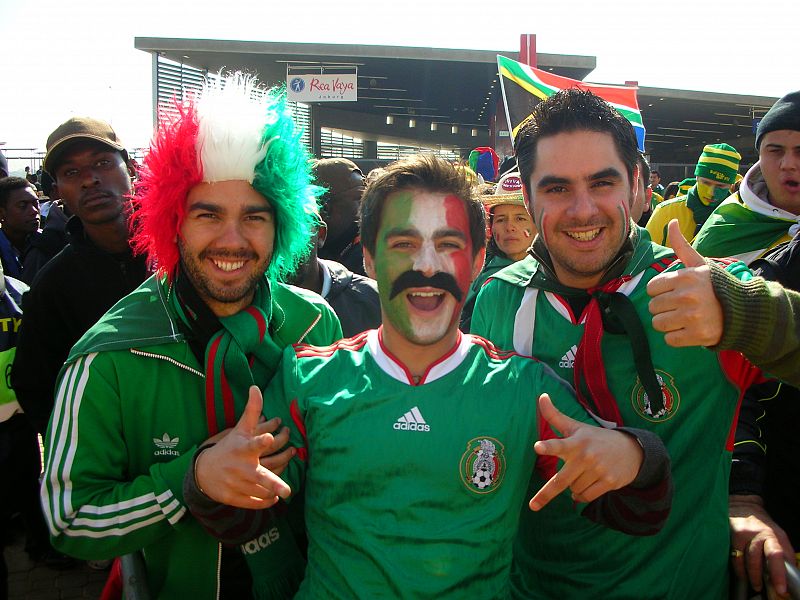 Mexicanos por el mundo (Soccer City, Soweto)