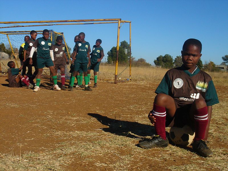 Entonando el Nkosi Singelela en Bothaville (Sudáfrica)