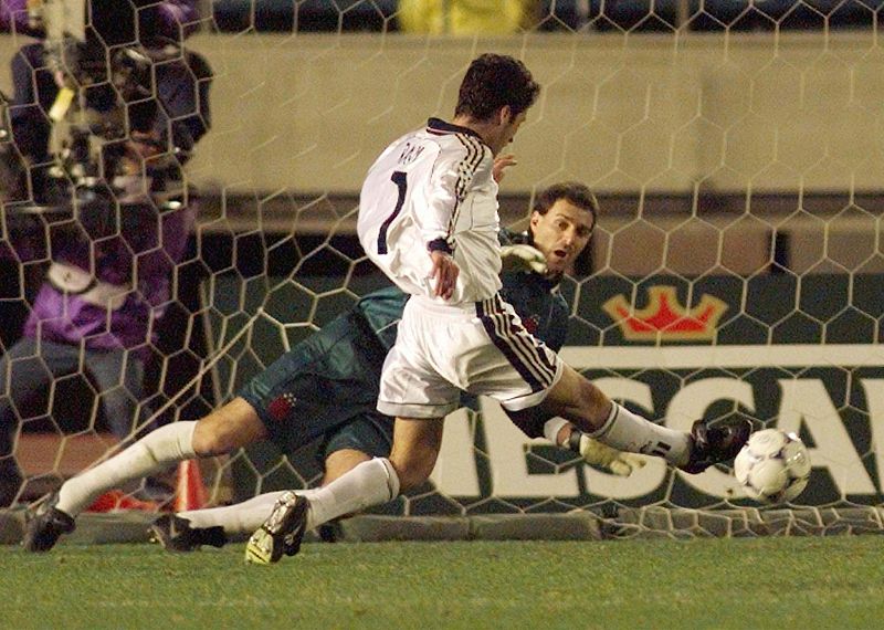 GONZALEZ OF REAL MADRID SCORES WINNING GOAL AGAINST VASCO DA GAMA IN TOKYO.