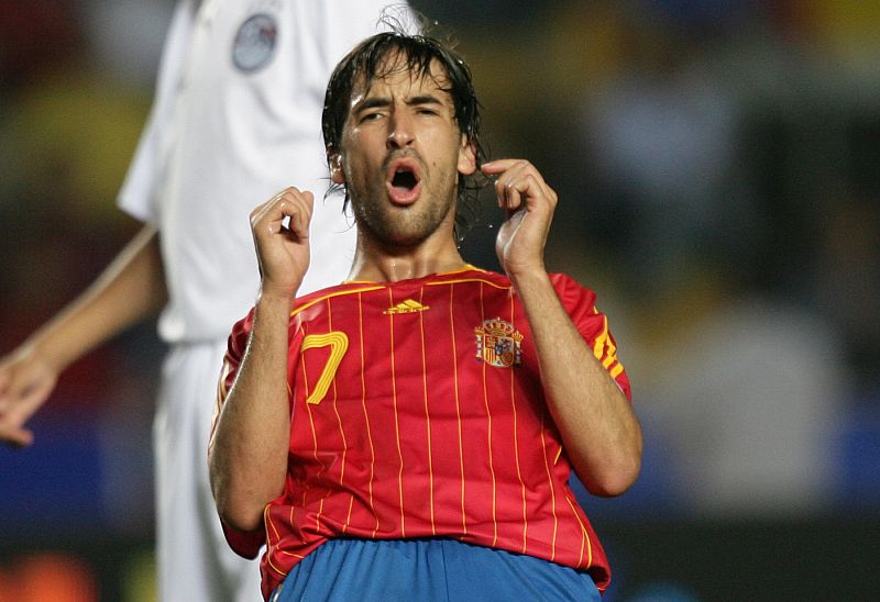 Spain's Gonzalez reacts after missing a scoring opportunity against Egypt during their friendly soccer match in Elche